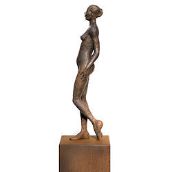 La beauté | model sculpture in bronze by Edward Vandaele now for sale online! ✓Highest quality & service ✓Safe payment ✓Free shipping