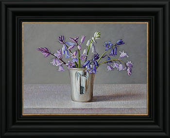 Wilde hyacintjes in zilveren bekertje | stilleven schilderij van Ingrid Smuling koopt u nu online! ✓Hoogste kwaliteit ✓Veilig betalen ✓Gratis verzending